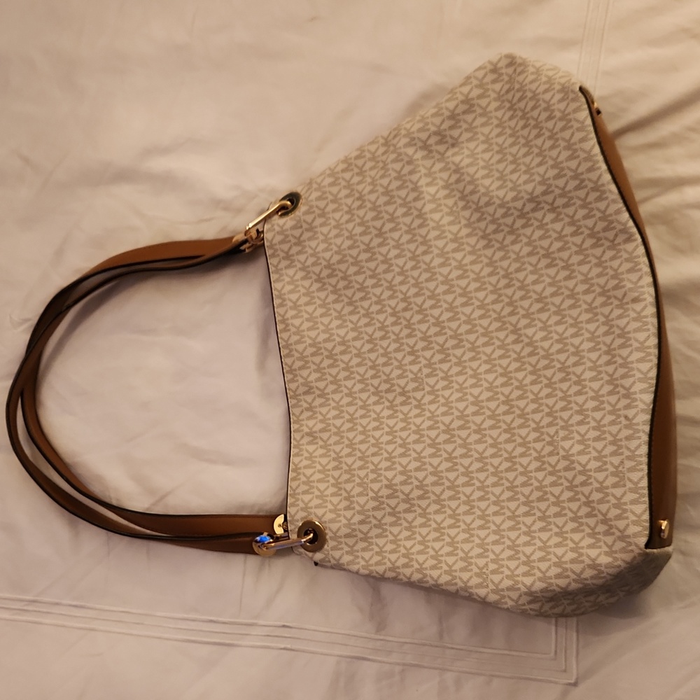 Beautiful Michael kors purse